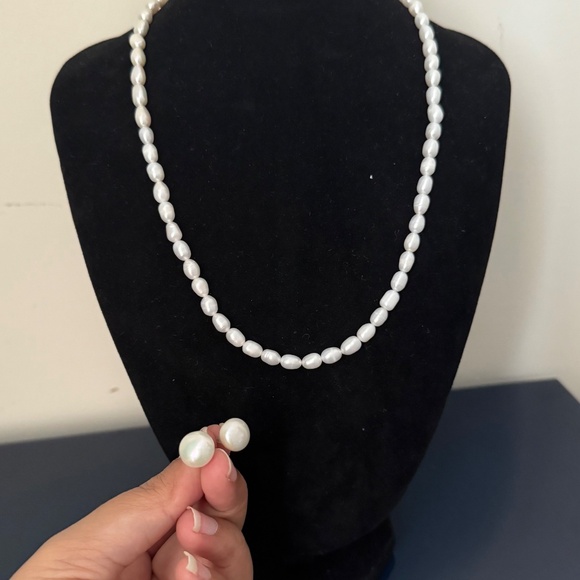 Real Pearl String Necklace with Pearl Studs - Off White - Picture 2 of 2